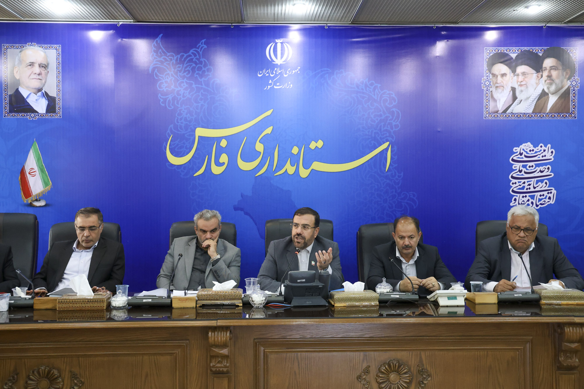 تاکید استاندار فارس بر ساماندهی معادن شمال‌غرب شیراز با رعایت ملاحظات زیست‌محیطی
